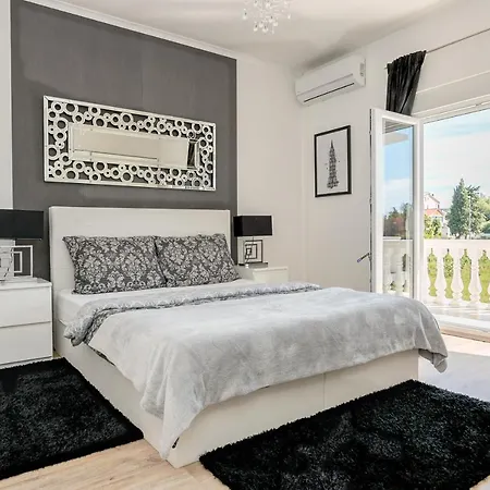 Natura With Private Pool Apartamento *