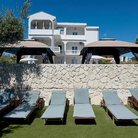 Natura With Private Pool Zadar