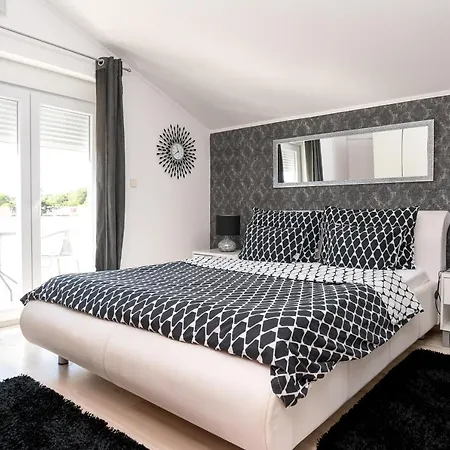 Natura With Private Pool Zadar