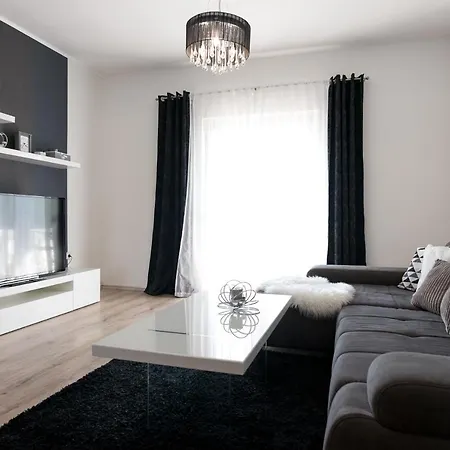 Natura With Private Pool Apartment