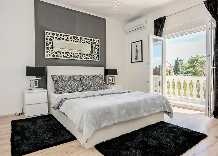 Natura With Private Pool Apartman *