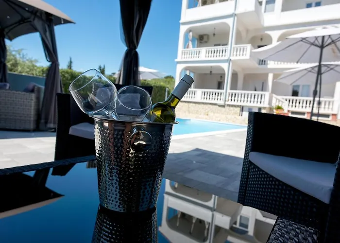 Natura With Private Pool Zára